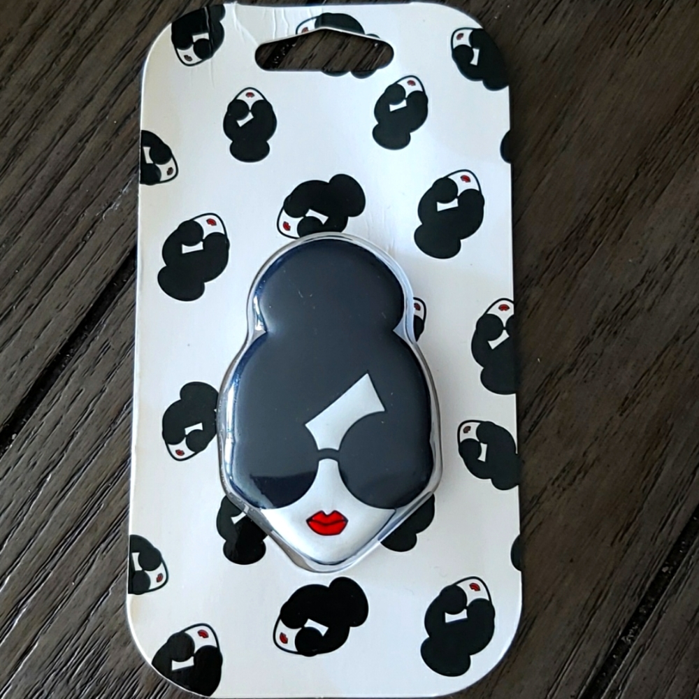 Alice + Olivia phone ring